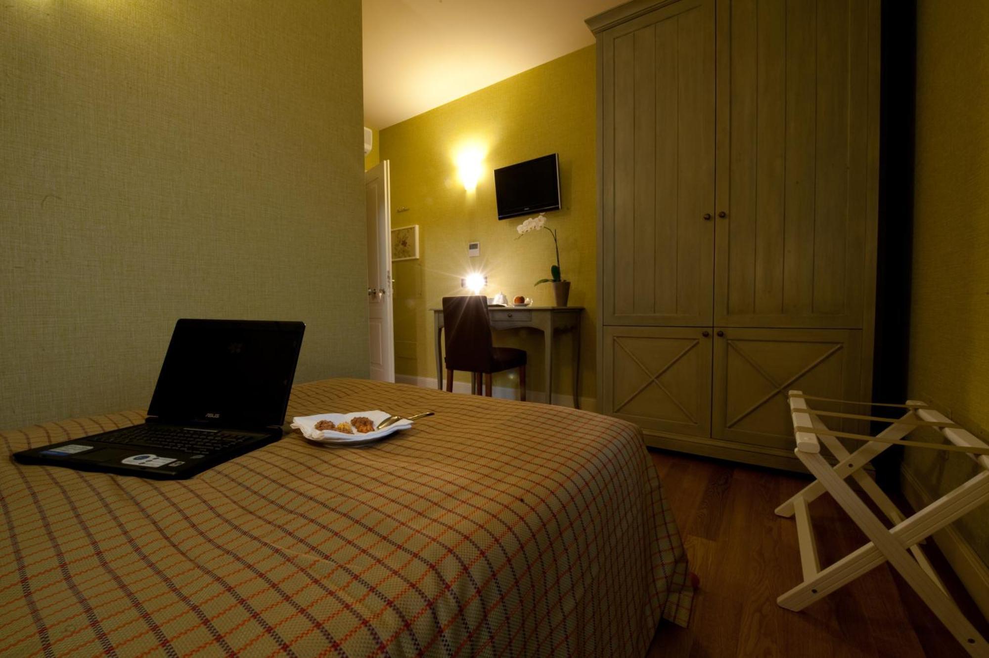 Hotel Locanda Stendhal コロルノ エクステリア 写真
