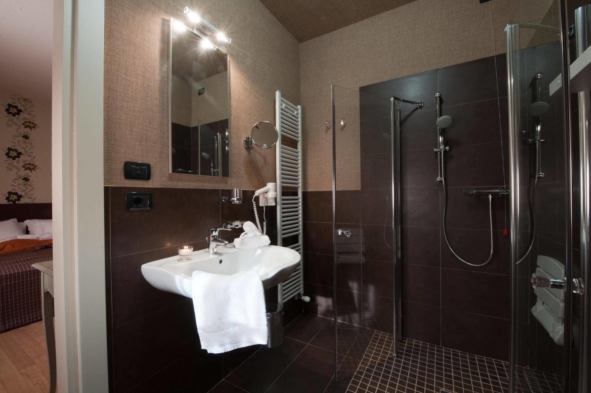Hotel Locanda Stendhal コロルノ エクステリア 写真